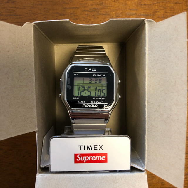 Supreme(シュプリーム)のsupreme  timex digital watch silver メンズの時計(腕時計(デジタル))の商品写真