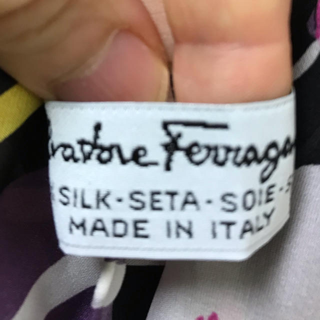 Salvatore Ferragamo(サルヴァトーレフェラガモ)のフェラガモ ロングスカーフ  レディースのファッション小物(バンダナ/スカーフ)の商品写真