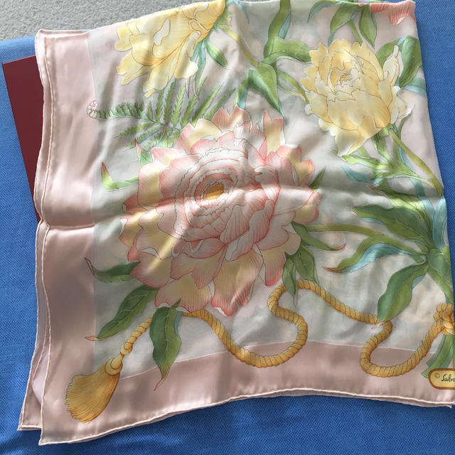 アンティークレトロ カーネーション 花柄 金糸 鮮やか バンダナスカーフ