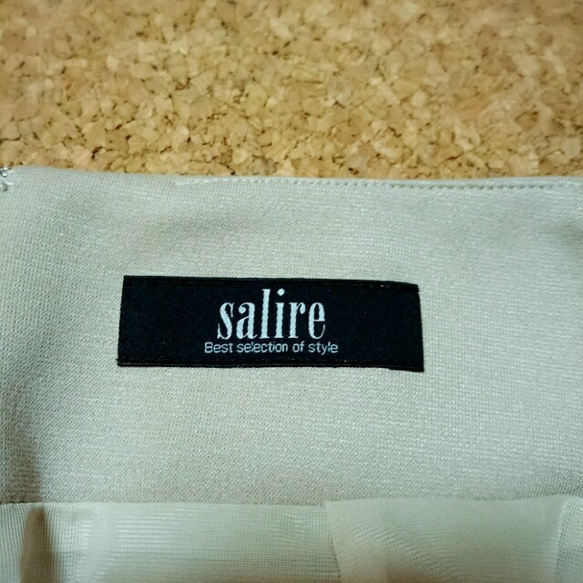 salire(サリア)のSalire ベージュ タイト スカート レディースのスカート(ミニスカート)の商品写真