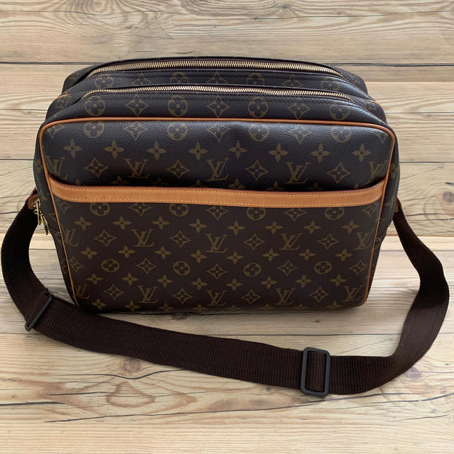 LOUIS VUITTON(ルイヴィトン)のルイヴィトン リポーター GM メンズのバッグ(ショルダーバッグ)の商品写真