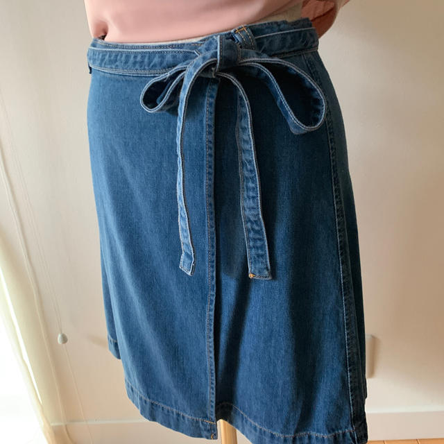 GAP(ギャップ)の新品未使用‼️GAPのデニム生地の巻きスカート レディースのスカート(ひざ丈スカート)の商品写真