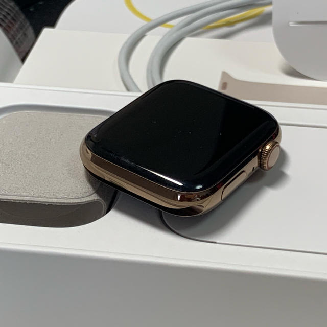 Apple Watch(アップルウォッチ)のApple Watch Series 4 ゴールド ステンレスセルラー44 メンズの時計(腕時計(デジタル))の商品写真