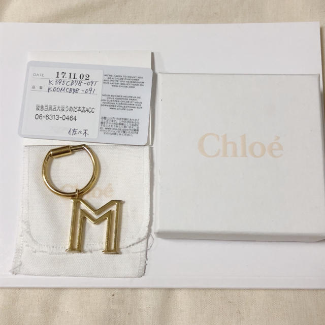 Chloe イニシャルチャーム M