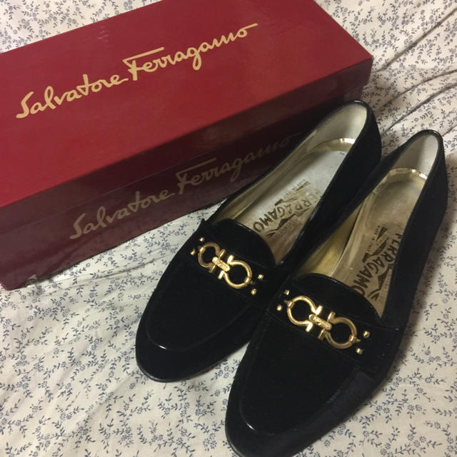 Salvatore Ferragamo(サルヴァトーレフェラガモ)のxoxo jp様   専用 レディースの靴/シューズ(ローファー/革靴)の商品写真