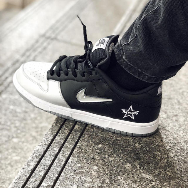 Supreme Nike SB Dunk Low ナイキ シュプ ダンク 豪華で新しい www