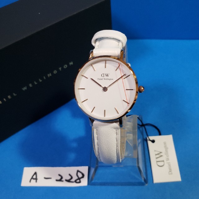 Daniel Wellington - A-228新品28mm❤ダニエルウェリントン♥レディス(白)♥激安価格♥送料無料の通販 by ★GOLGO★'s shop｜ダニエルウェリントンならラクマ