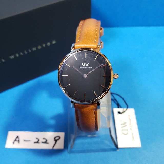 Daniel Wellington - A-229新品28mm❤ダニエルウェリントン♥レディス(黒)♥激安価格♥送料無料の通販 by ★GOLGO★'s shop｜ダニエルウェリントンならラクマ