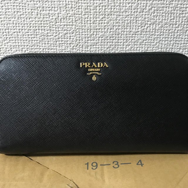 PRADA  プラダ ラウンドファスナー 長財布ファッション小物