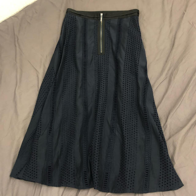 INED(イネド)のイネド  スカート ネイビー レディースのスカート(ひざ丈スカート)の商品写真