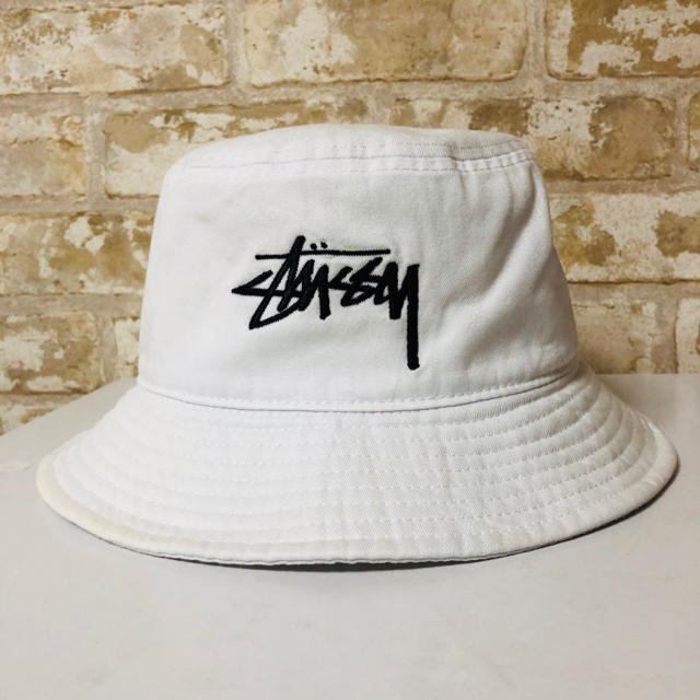 STUSSY(ステューシー)のstussy  ステューシー バケットハット 白 レディースの帽子(ハット)の商品写真