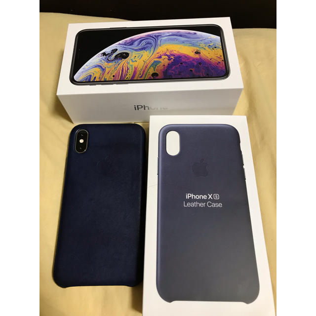 美品 iPhone Xs シルバー 256GB simフリー、純正レザーケース付