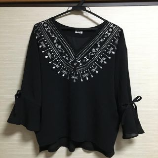 グレイル(GRL)のGRL刺繍シフォントップス(シャツ/ブラウス(長袖/七分))