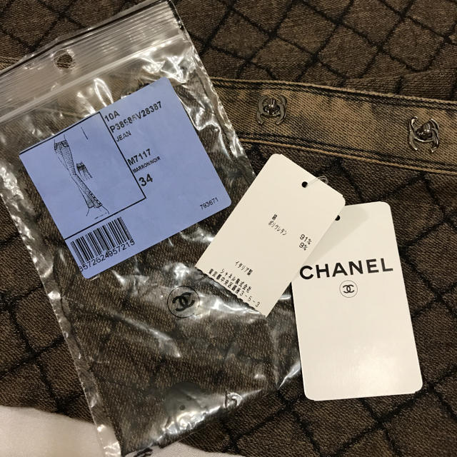 CHANEL(シャネル)のCHANEL●極美品●未使用●ココターンロック×マトラッセ●デニム レディースのパンツ(デニム/ジーンズ)の商品写真