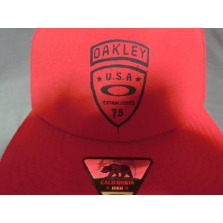 オークリー(Oakley)のUSA購入【Oakley Foundation Cap】ロゴプリントCAP赤  (キャップ)