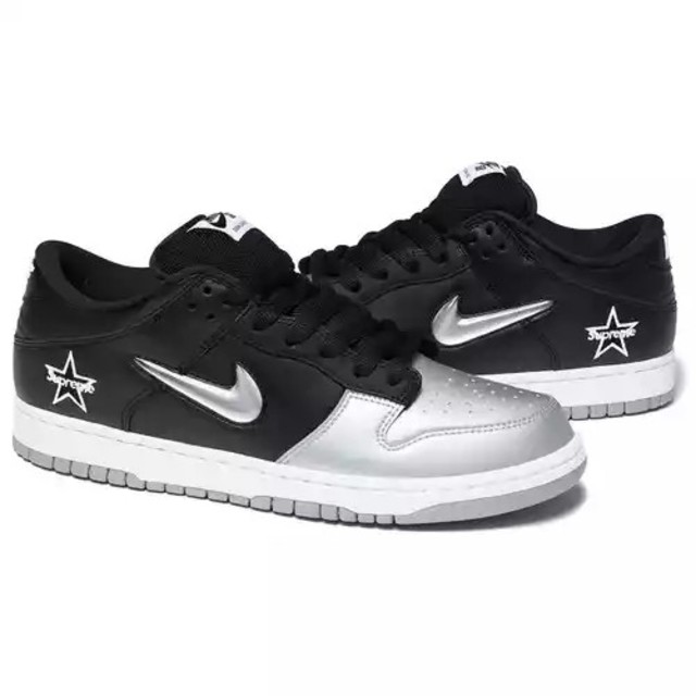 Supreme(シュプリーム)の26 Supreme Nike SB DUNK LOW black Silver メンズの靴/シューズ(スニーカー)の商品写真