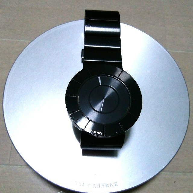 ISSEY MIYAKE(イッセイミヤケ)のISSEY MIYAKE　時計　ブラック メンズの時計(腕時計(アナログ))の商品写真