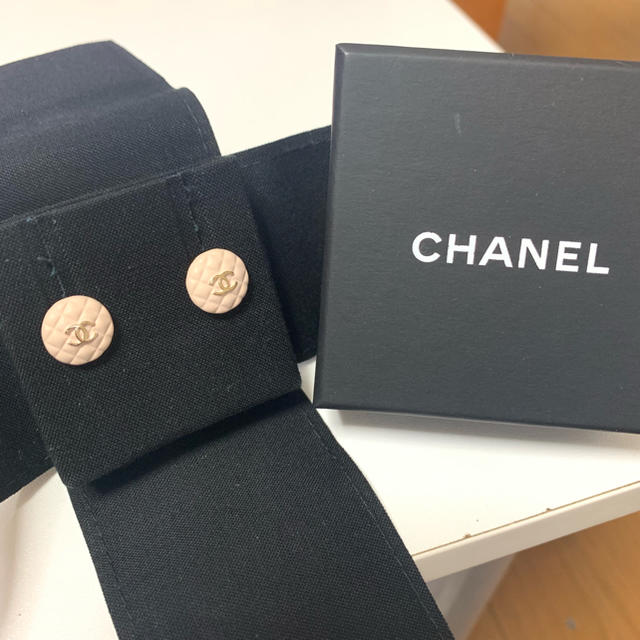 CHANEL(シャネル)の【ツナコ様 専用】CHANEL マトラッセ ココマーク ピンク ピアス  レディースのアクセサリー(ピアス)の商品写真