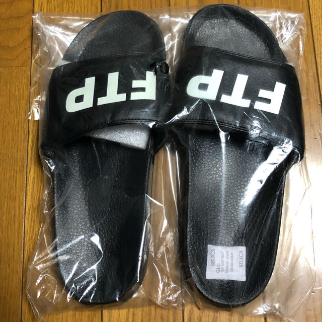 Supreme(シュプリーム)の28cm FUCK THE POPULATION FTP GLOW SLIDES メンズの靴/シューズ(サンダル)の商品写真