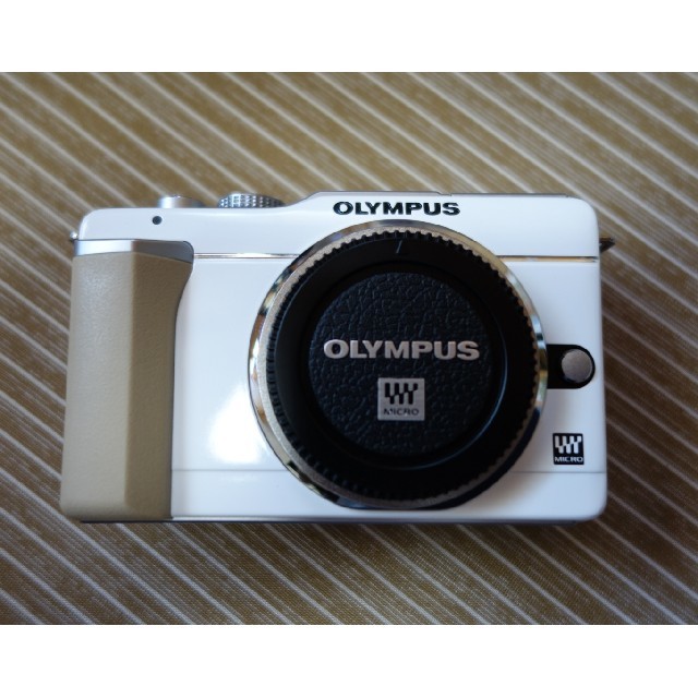 OLYMPUS PEN E-PL1(一眼レフ パンケーキ レンズ キット)