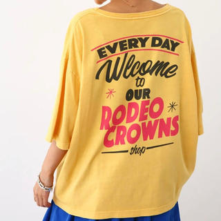 ロデオクラウンズワイドボウル(RODEO CROWNS WIDE BOWL)のShop sigh Vネック Tシャツ ORG/F(Tシャツ(半袖/袖なし))