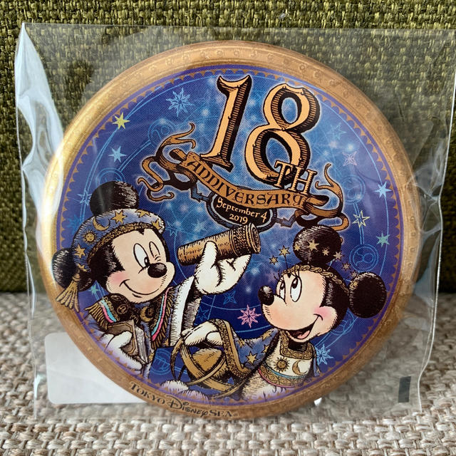 Disney(ディズニー)の東京ディズニーシー  18周年スペシャルグッズ 缶バッジ エンタメ/ホビーのアニメグッズ(バッジ/ピンバッジ)の商品写真