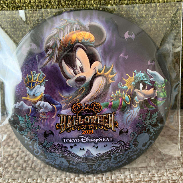 Disney(ディズニー)のハルべべ様専用★東京ディズニーシー&ランド缶バッジセット ハロウィン2019  エンタメ/ホビーのアニメグッズ(バッジ/ピンバッジ)の商品写真