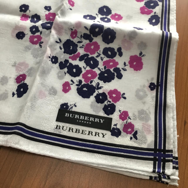 BURBERRY(バーバリー)のバーバリーハンカチ ブルー  未使用品 レディースのファッション小物(ハンカチ)の商品写真