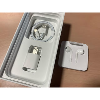 アップル(Apple)のiPhone充電器、イヤフォン(バッテリー/充電器)