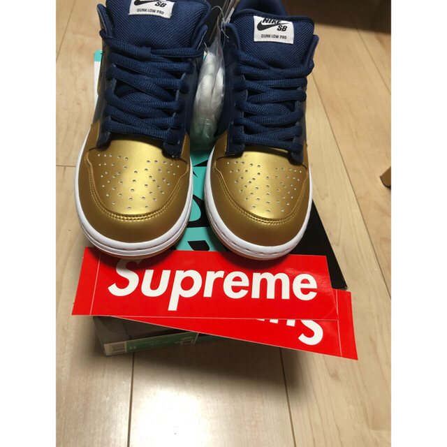 Supreme®/Nike® SB Dunk Low