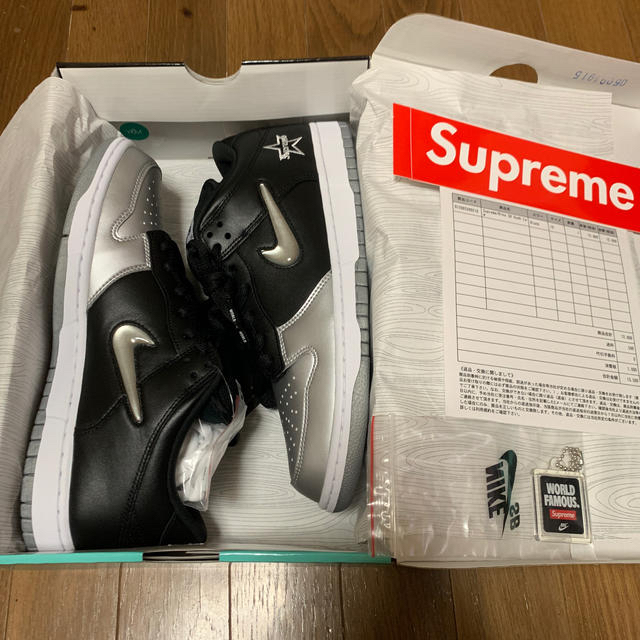 Supreme(シュプリーム)の【28cm】Supreme®/Nike® SB Dunk Low メンズの靴/シューズ(スニーカー)の商品写真