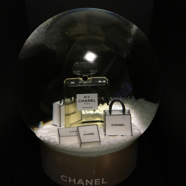 CHANEL スノードーム