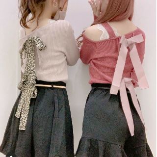 「バックリボンラメワンショルダーニット」に近い商品