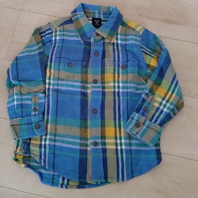 babyGAP(ベビーギャップ)のbabyGap チェックシャツ 100 キッズ/ベビー/マタニティのキッズ服男の子用(90cm~)(Tシャツ/カットソー)の商品写真