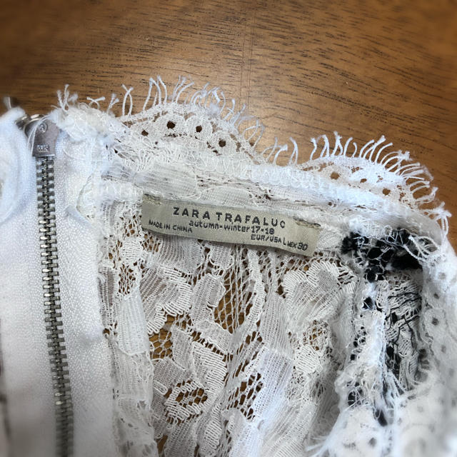 ZARA(ザラ)の【ZARA】刺繍レーストップス レディースのトップス(シャツ/ブラウス(半袖/袖なし))の商品写真