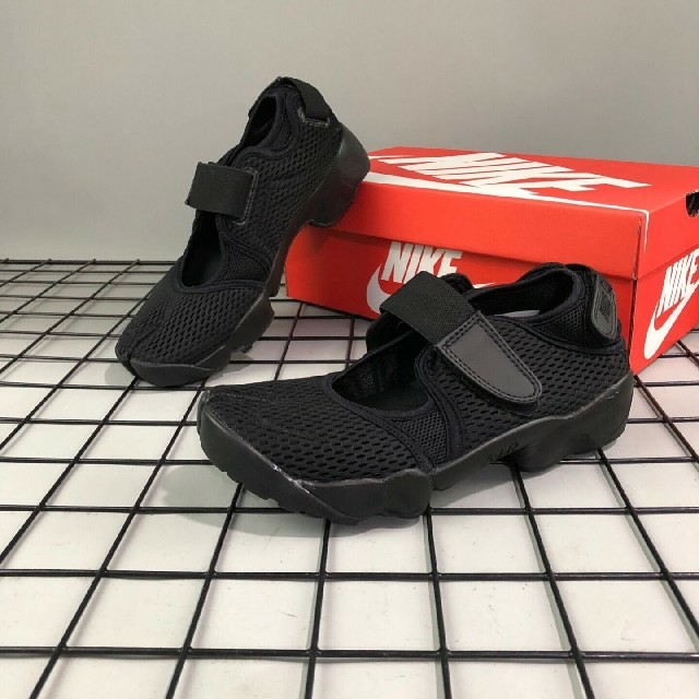 NIKE(ナイキ)のNike Air Rift QS ナイキ ウィメンズ エアリフト ゴールド レディースの靴/シューズ(スニーカー)の商品写真