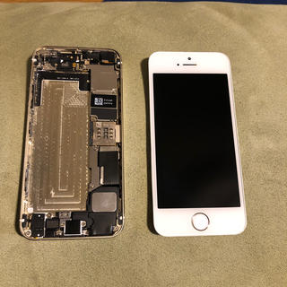 アップル(Apple)のiPhone5S ゴールド 容量不明ジャンク バッテリーなし(スマートフォン本体)