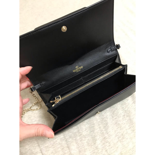 GIANNI VALENTINO(ジャンニバレンチノ)のみさみさ様専用‼️【新品】VALENTINO  チェーンウォレット レディースのファッション小物(財布)の商品写真