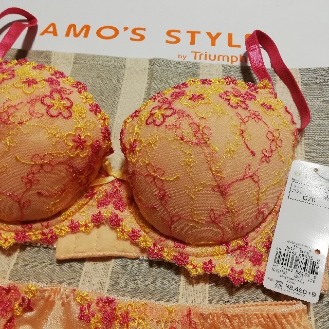 AMO'S STYLE(アモスタイル)のC70　オレンジ　トリンプ　アモスタイル　上下セット レディースの下着/アンダーウェア(ブラ&ショーツセット)の商品写真