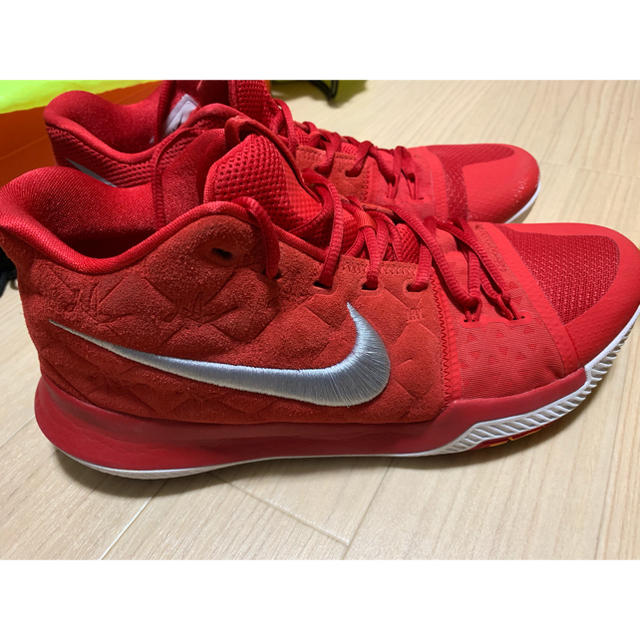 NIKE KYRIE 3 バッシュ