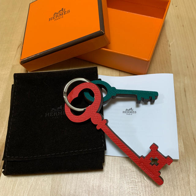 Hermes - 【新品未使用】エルメス キーモチーフチャーム キーホルダー petit hの通販 by pononi1987's shop