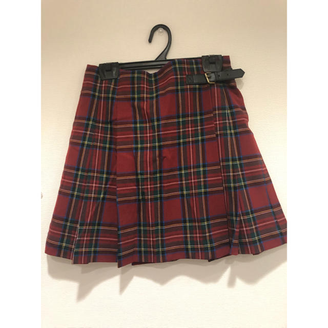 UNIQLO(ユニクロ)の赤チェックレザーベルト巻きスカート レディースのスカート(ミニスカート)の商品写真