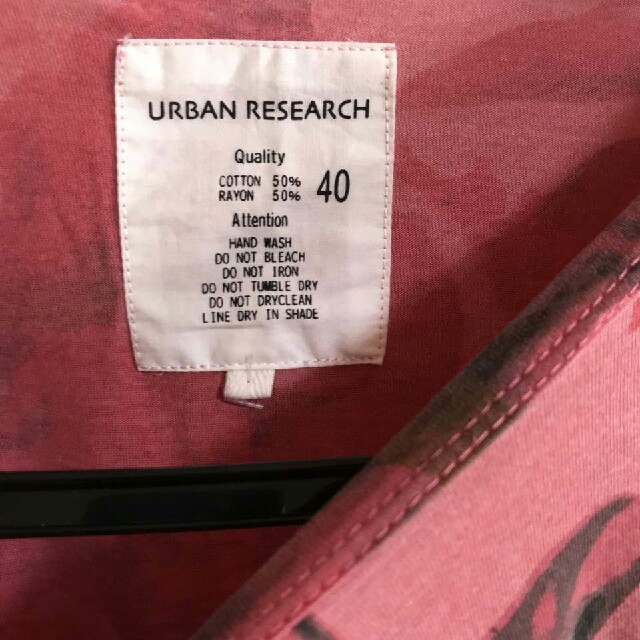 URBAN RESEARCH(アーバンリサーチ)のポケット付き レッドフラワー映え アーバンリサーチ Tシャツ 菅田将暉 メンズのトップス(Tシャツ/カットソー(半袖/袖なし))の商品写真