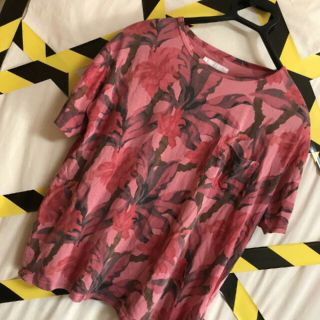 アーバンリサーチ(URBAN RESEARCH)のポケット付き レッドフラワー映え アーバンリサーチ Tシャツ 菅田将暉(Tシャツ/カットソー(半袖/袖なし))