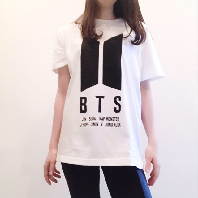 防弾少年団(BTS)(ボウダンショウネンダン)の防弾少年団 BTS ロゴTシャツ Mサイズ レディースのトップス(Tシャツ(半袖/袖なし))の商品写真