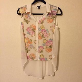 フォーエバートゥエンティーワン(FOREVER 21)のノースリーブ 花柄シャツ(シャツ/ブラウス(半袖/袖なし))