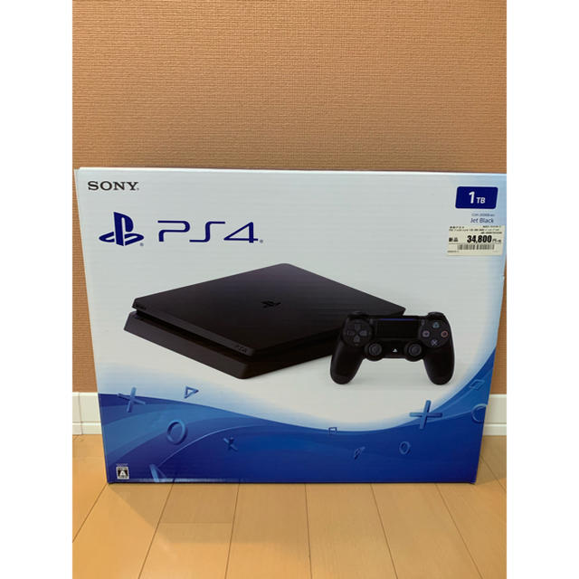 PlayStation4(プレイステーション4)のPlayStation®4 ジェット・ブラック 1TB CUH-2000BB01 エンタメ/ホビーのゲームソフト/ゲーム機本体(家庭用ゲーム機本体)の商品写真