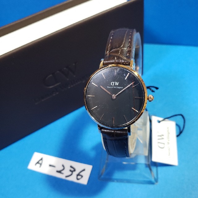 Daniel Wellington - A-236新品♥D.W.28mmレディス♥ブラックヨーク♥激安価格♥送料無料の通販 by ★GOLGO★'s shop｜ダニエルウェリントンならラクマ