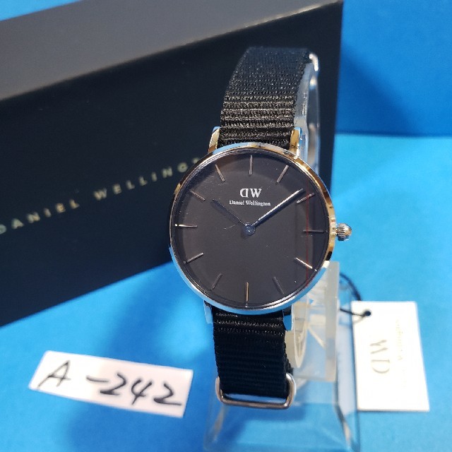 Daniel Wellington - A-242新品♥D.W.28mmレディス♥コンウォール♥激安価格♥送料無料の通販 by ★GOLGO★'s shop｜ダニエルウェリントンならラクマ