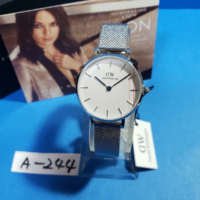 Daniel Wellington - A-244新品♥D.W.28mmレディス♥スターリング白♥激安価格♥送料無料の通販 by ★GOLGO★'s shop｜ダニエルウェリントンならラクマ